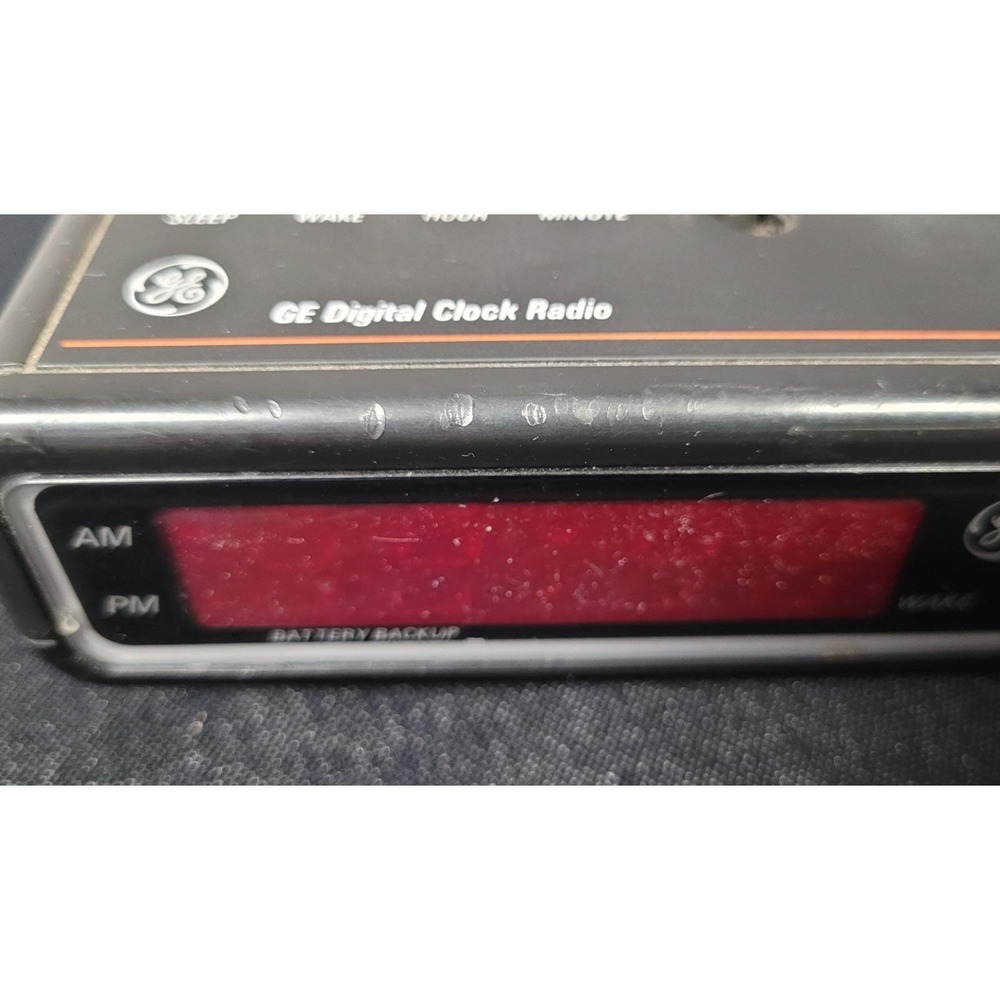 General Electric (GE) Digital Clock Radio Model 7-4612BKB Vintage 1993 (Works) - Picture 5 of 15